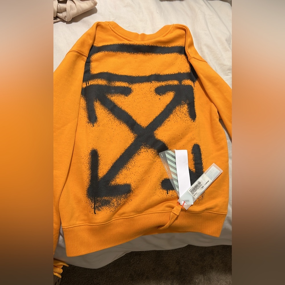 Off white crew neck sweater size M worn once.
